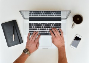 hands-coffee-cup-apple